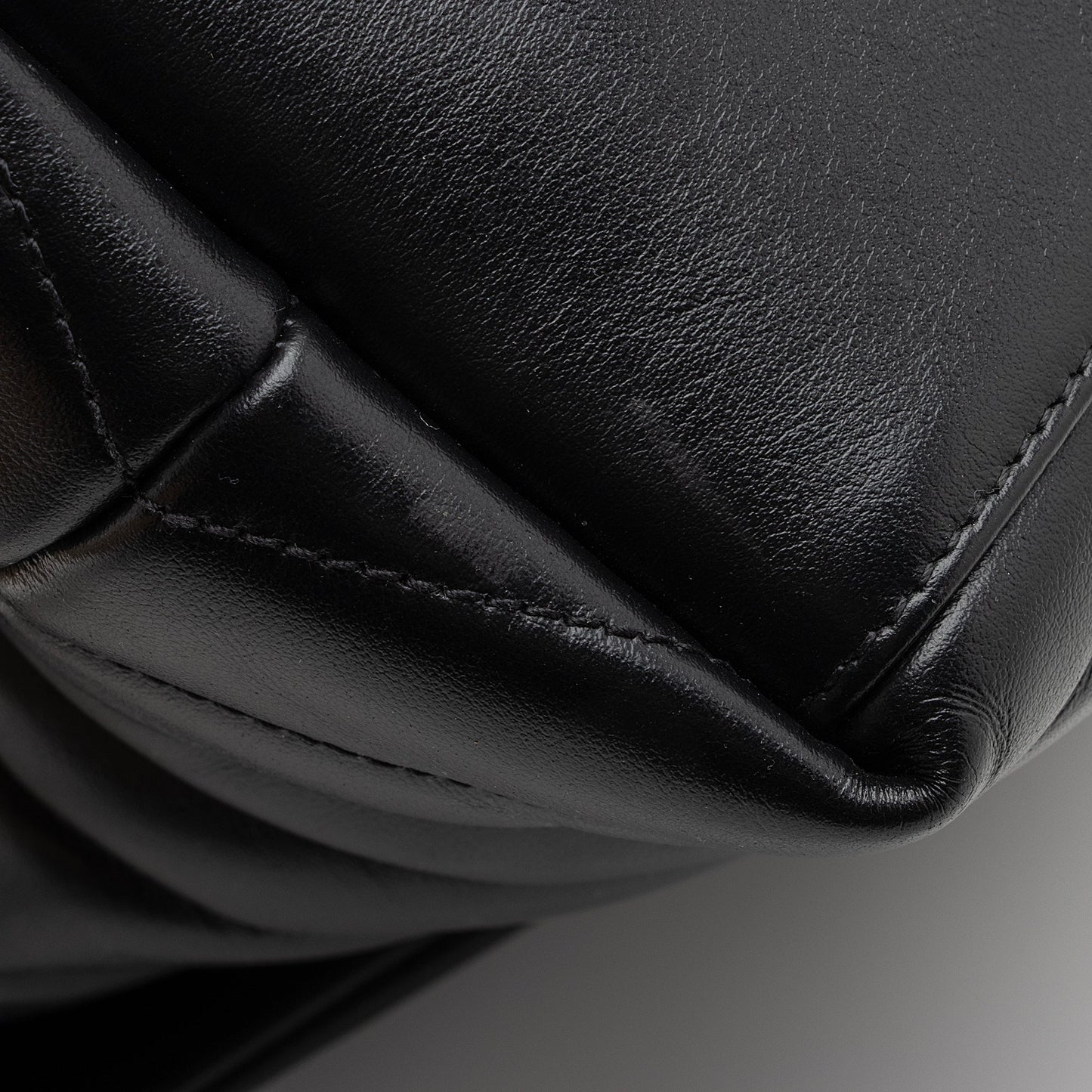 Saint Laurent Matelasse Calfskin Monogram LouLou Chain Medium Shoulder Bag (SHF-22491)