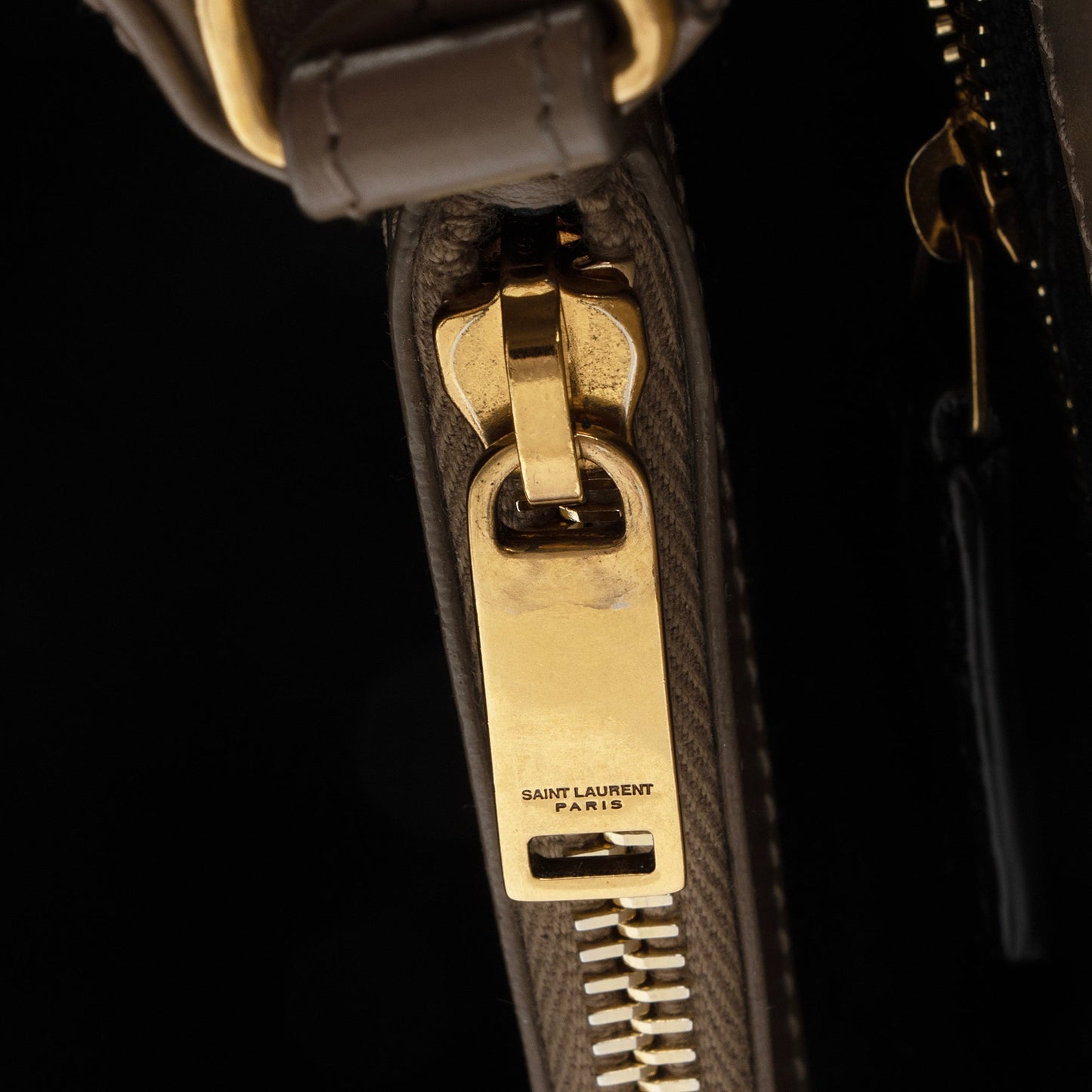 Saint Laurent Matelasse Calfskin Monogram LouLou Chain Medium Shoulder Bag (SHF-Vsg968)