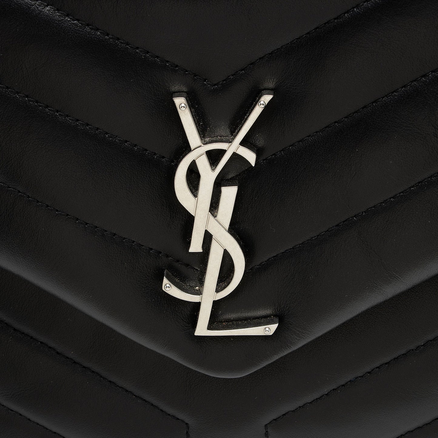 Saint Laurent Matelasse Calfskin Monogram LouLou Chain Medium Shoulder Bag (SHF-pHhqQ4)