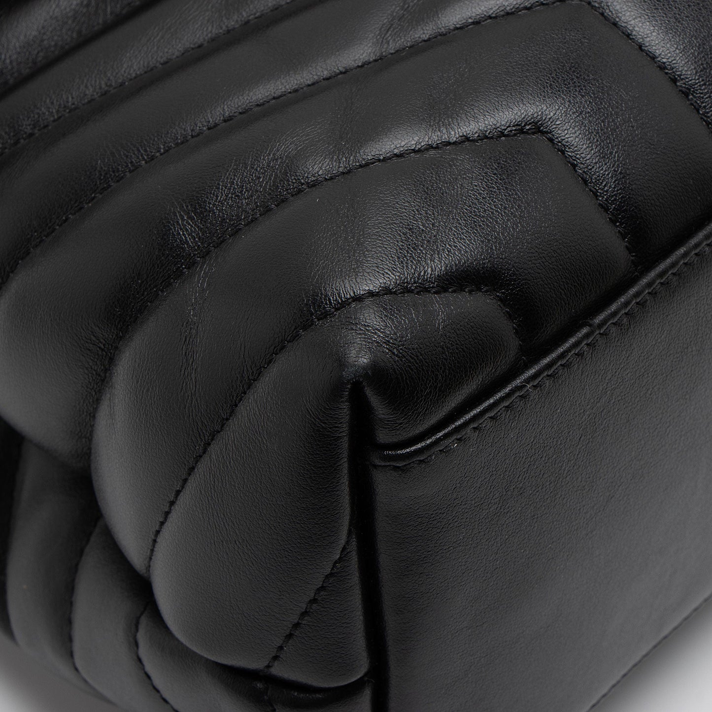 Saint Laurent Matelasse Calfskin Monogram LouLou Chain Medium Shoulder Bag (SHF-QYlKsA)
