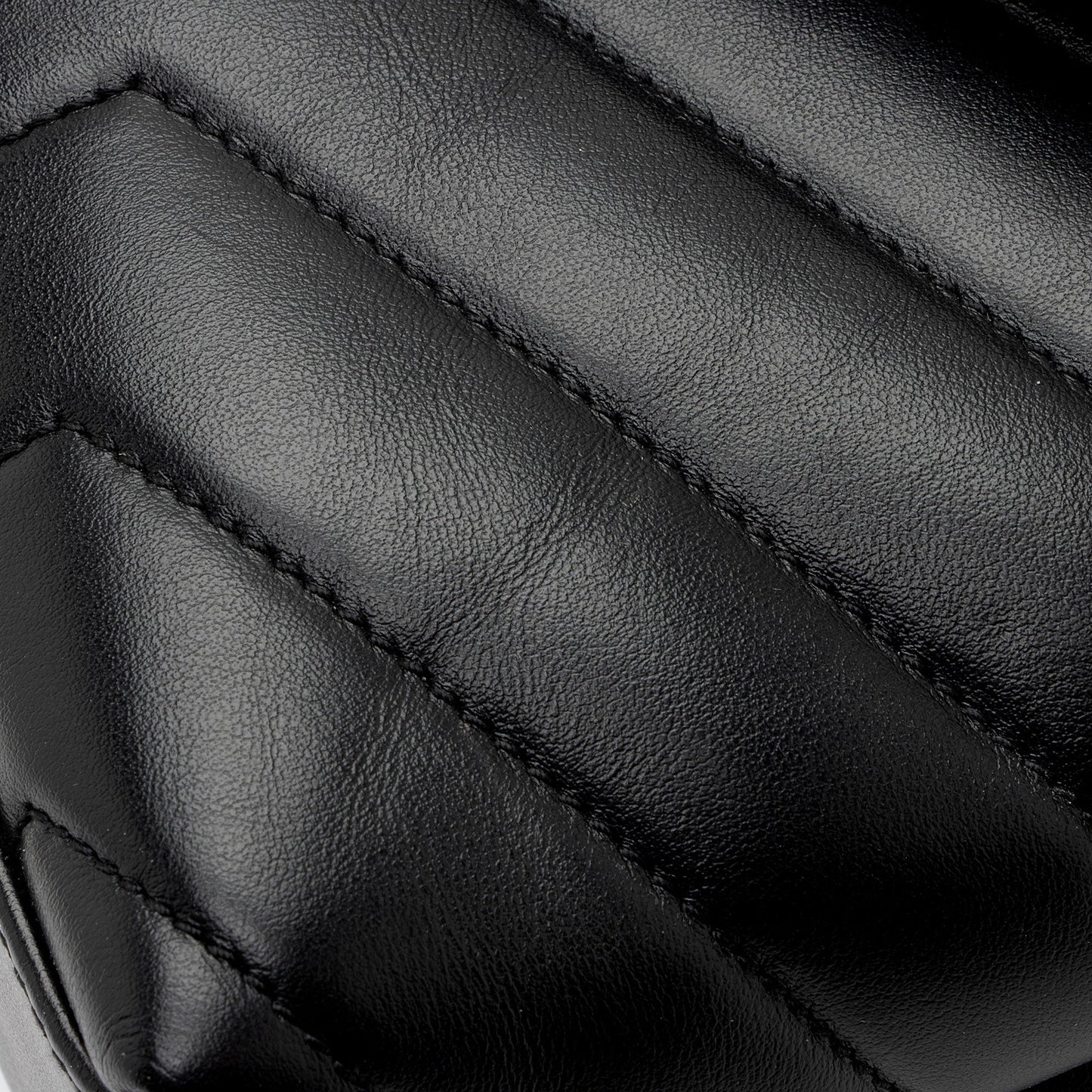 Saint Laurent Matelasse Calfskin Monogram LouLou Chain Small Crossbody (SHF-8o8aXB)