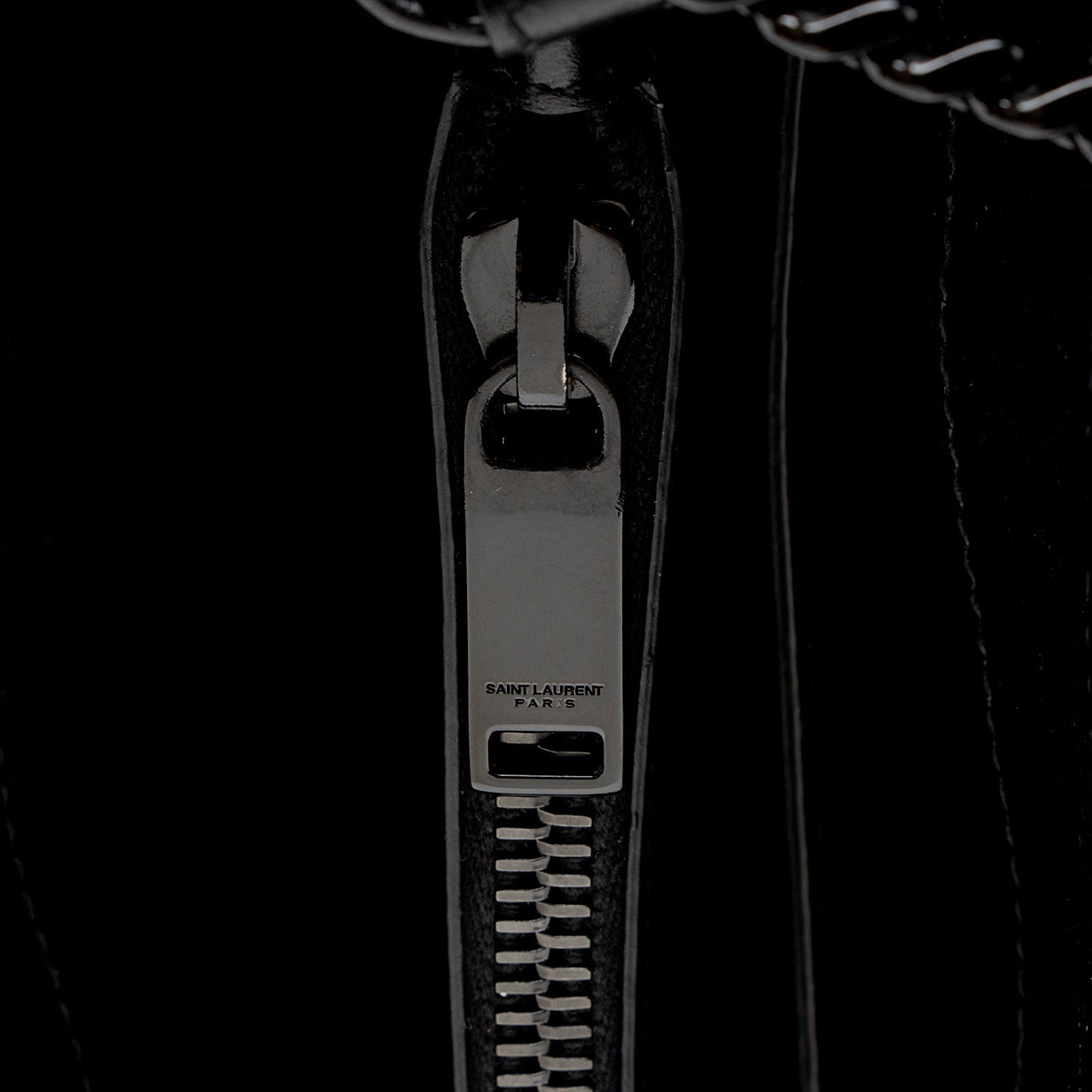 Saint Laurent Matelasse Calfskin Monogram LouLou Chain Small Crossbody (SHF-acKu6w)