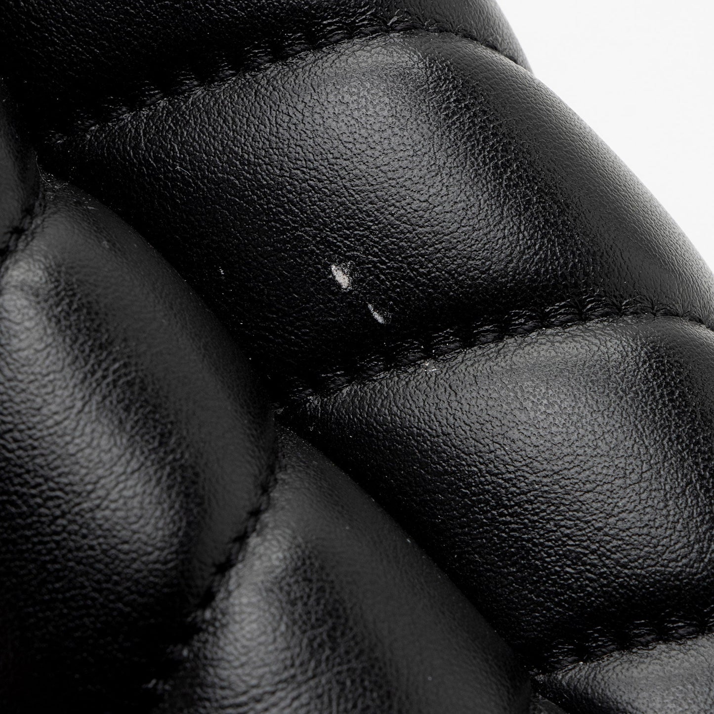 Saint Laurent Matelasse Calfskin Monogram LouLou Chain Small Crossbody (SHF-acKu6w)