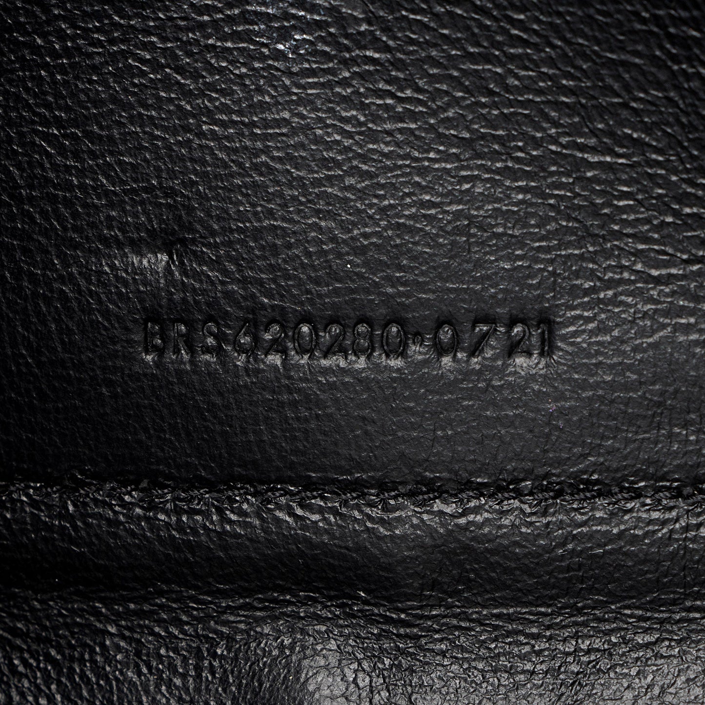Saint Laurent Mixed Matelasse Calfskin Monogram Chain Wallet (SHF-q01O3t)