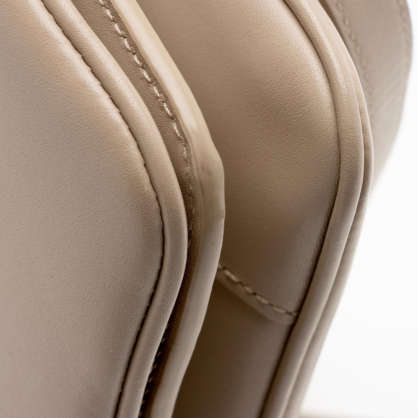Saint Laurent Smooth Calfskin Le Maillon Shoulder Bag (SHF-ykAnZ1)