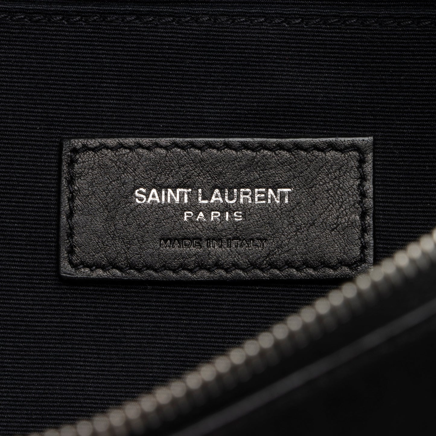 Saint Laurent Soft Calfskin Logo Classic Zipped Crossbody Belt Bag (SHF-518wkT)