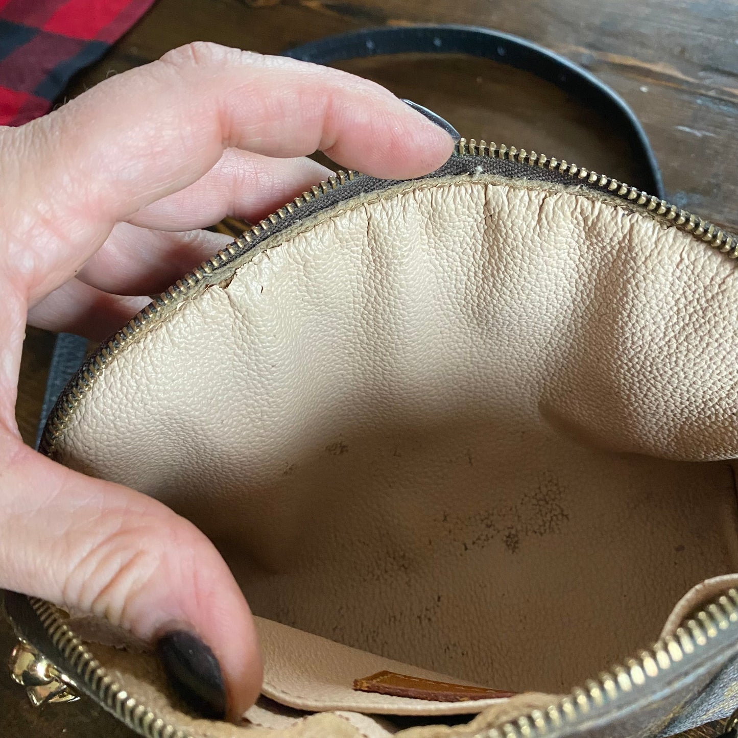 The Junco Crossbody Bag -Orvis bags Monogram in Black