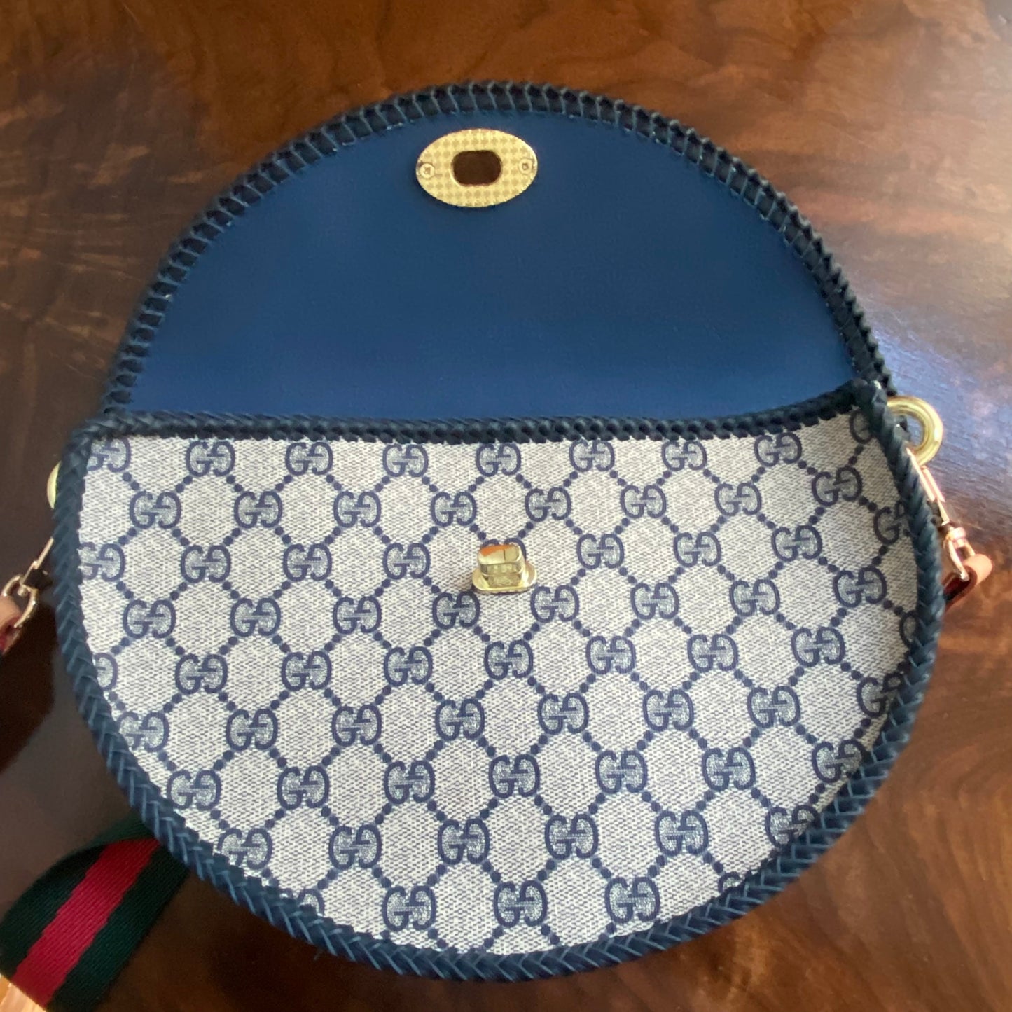 The Dove -Orvis bags Gucci Crossbody in Navy