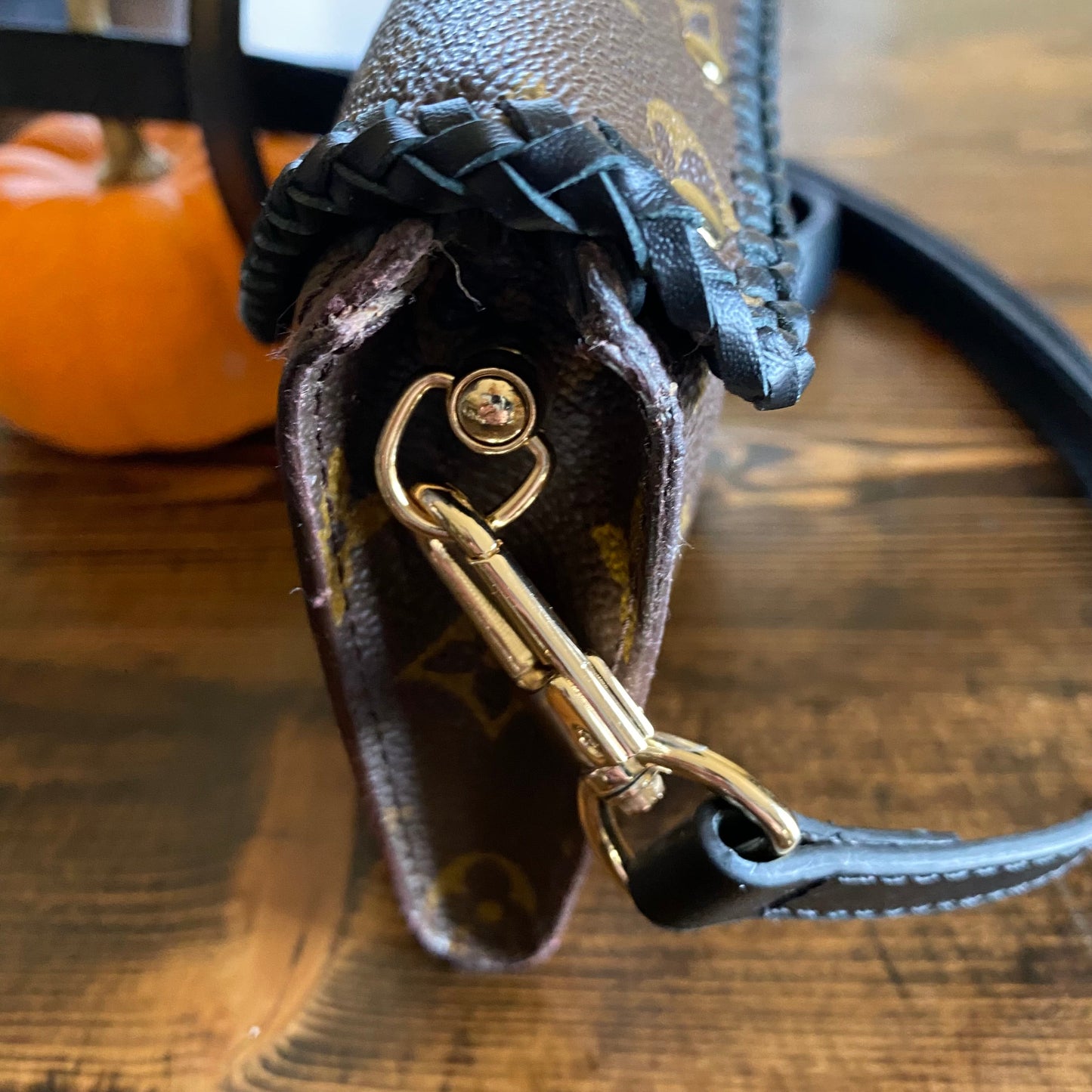 The Junco -Orvis bags Monogram in Black Crossbody Bag