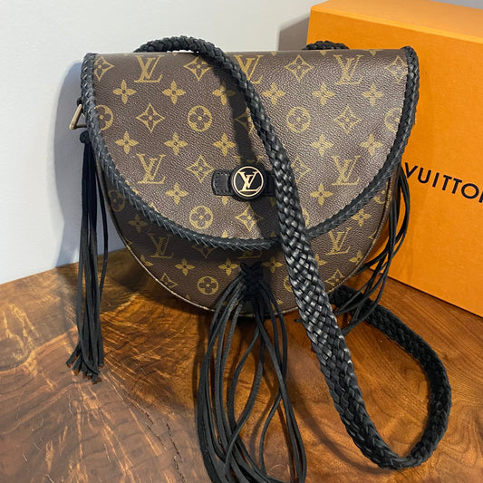 The Dove -Orvis bags Monogram in Black Crossbody