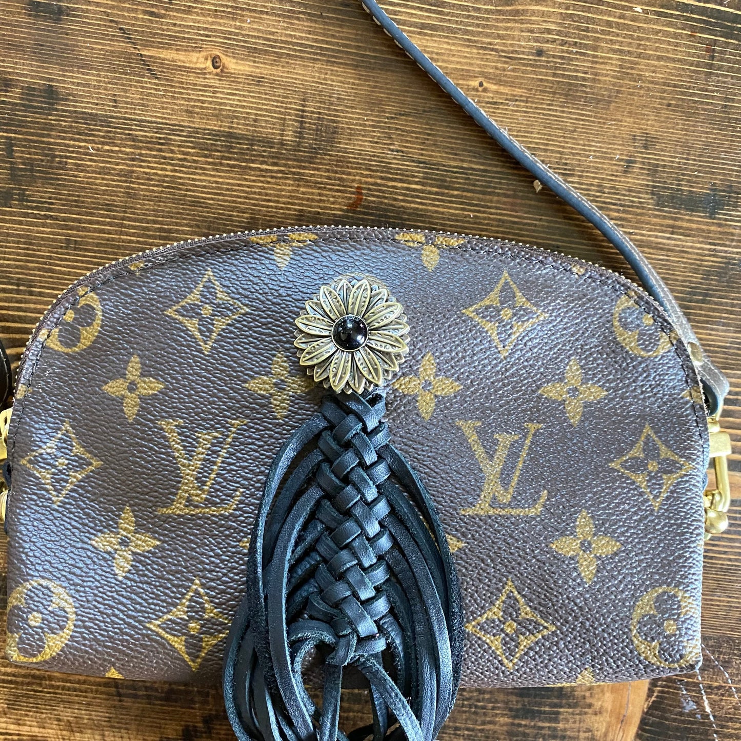 The Junco -Orvis bags Monogram in Black Crossbody Bag