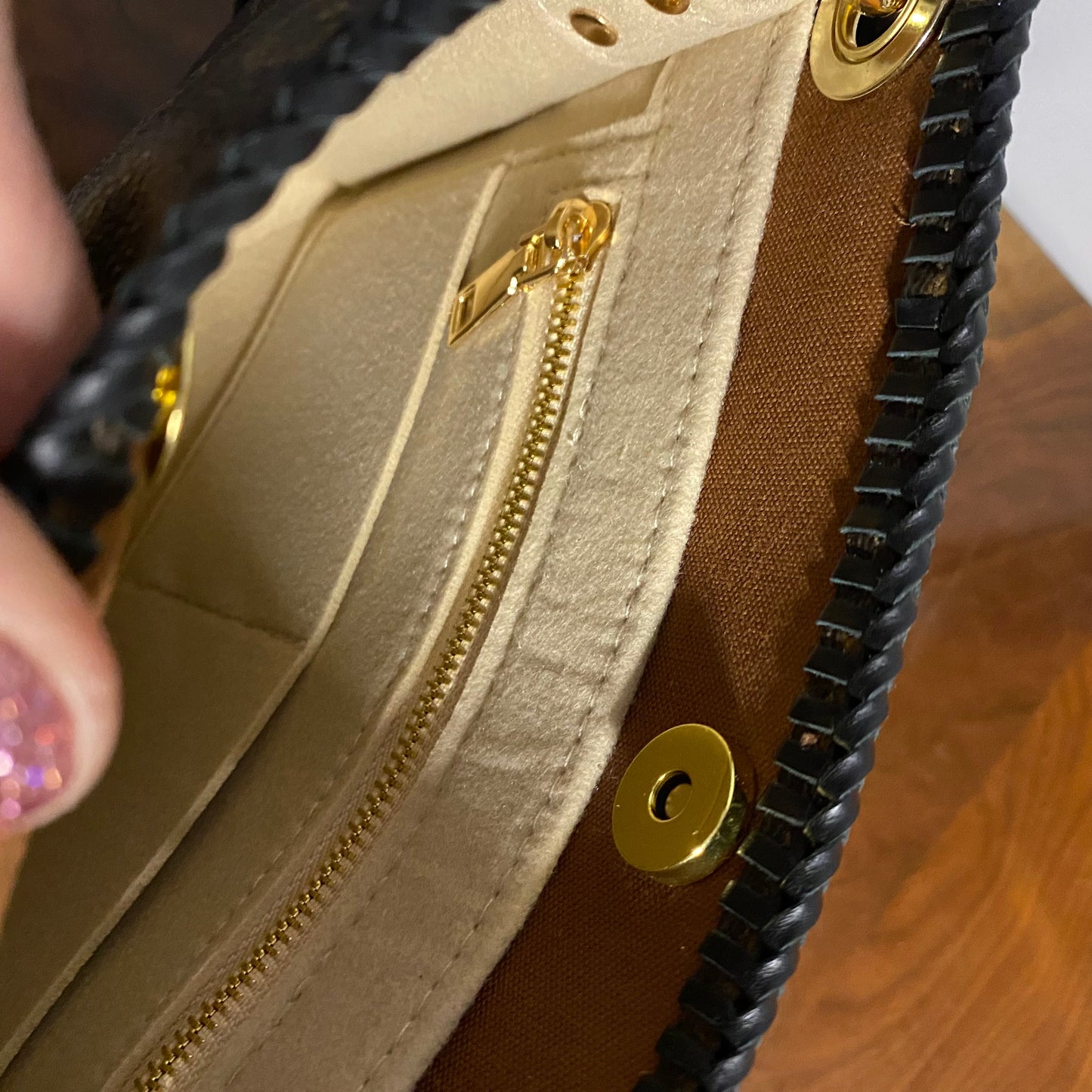 The Swan -Orvis bags Monogram in Black Crossbody