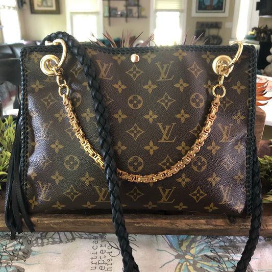The XL Nuthatch -Orvis bags Monogram in Black Crossbody