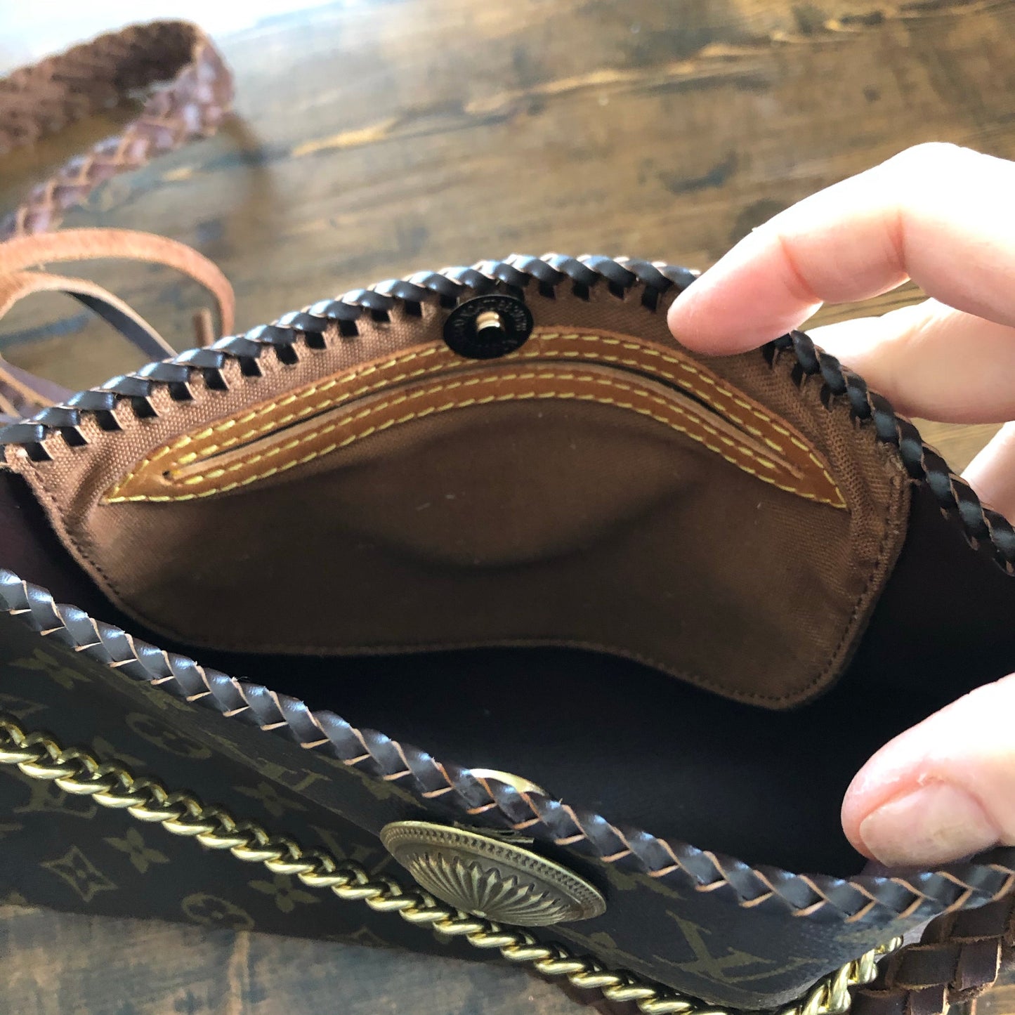 The Swan -Orvis bags Monogram Golden Crossbody
