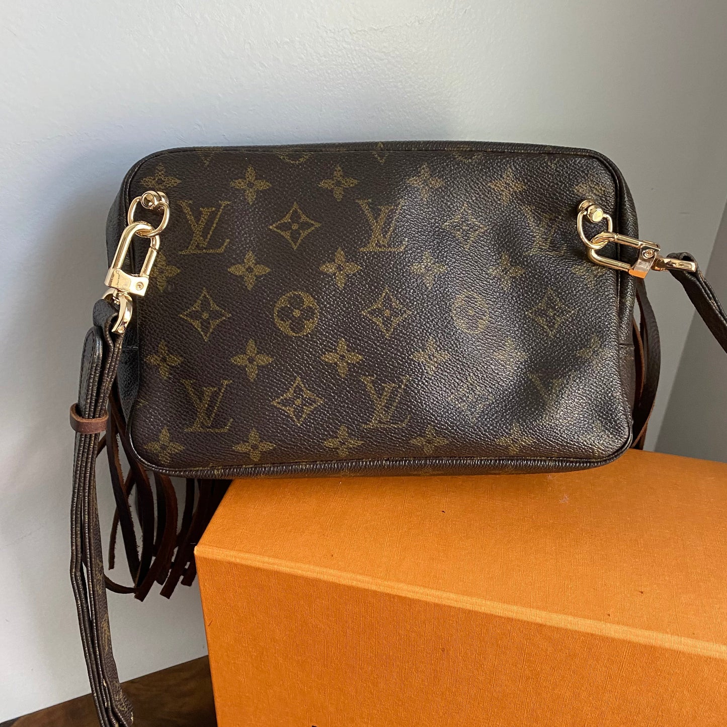 The Junco Crossbody -Orvis bags Monogram in Brown Fringe