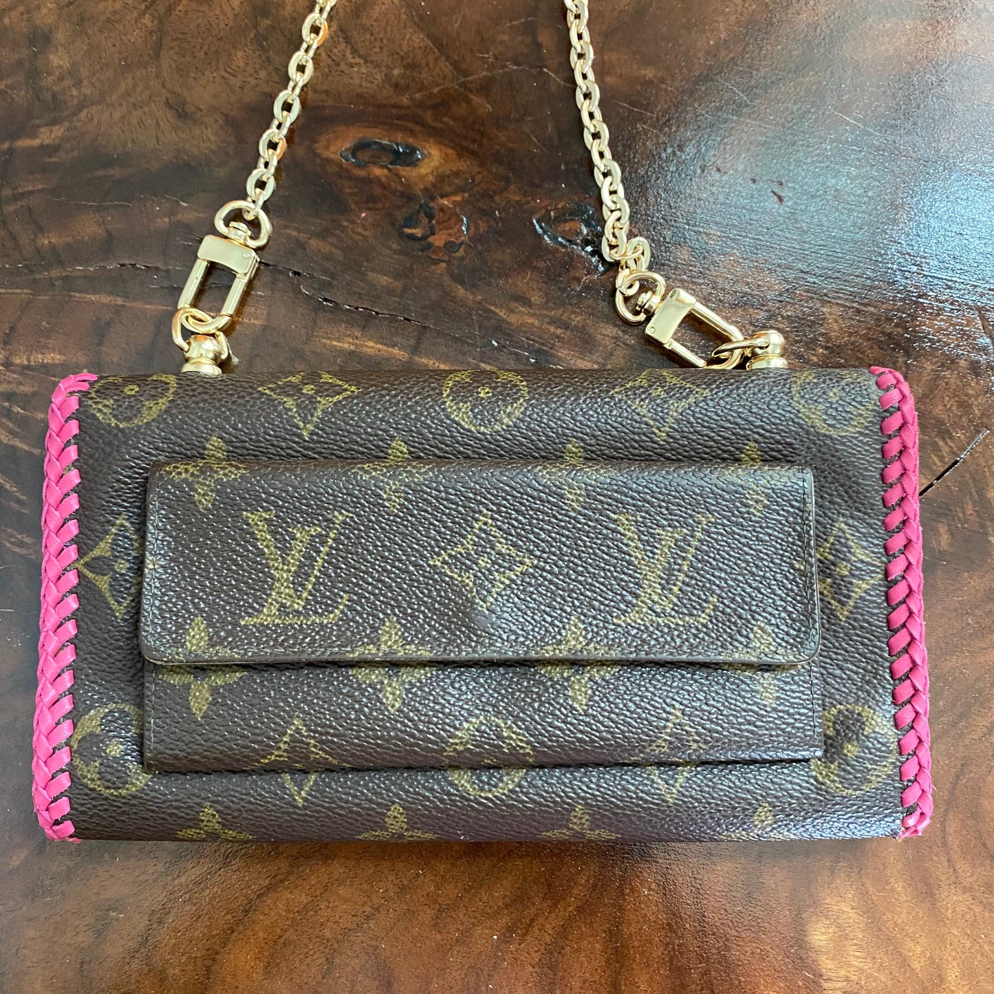 The Junco Wallet Crossbody -Orvis bags Monogram in Hot Pink