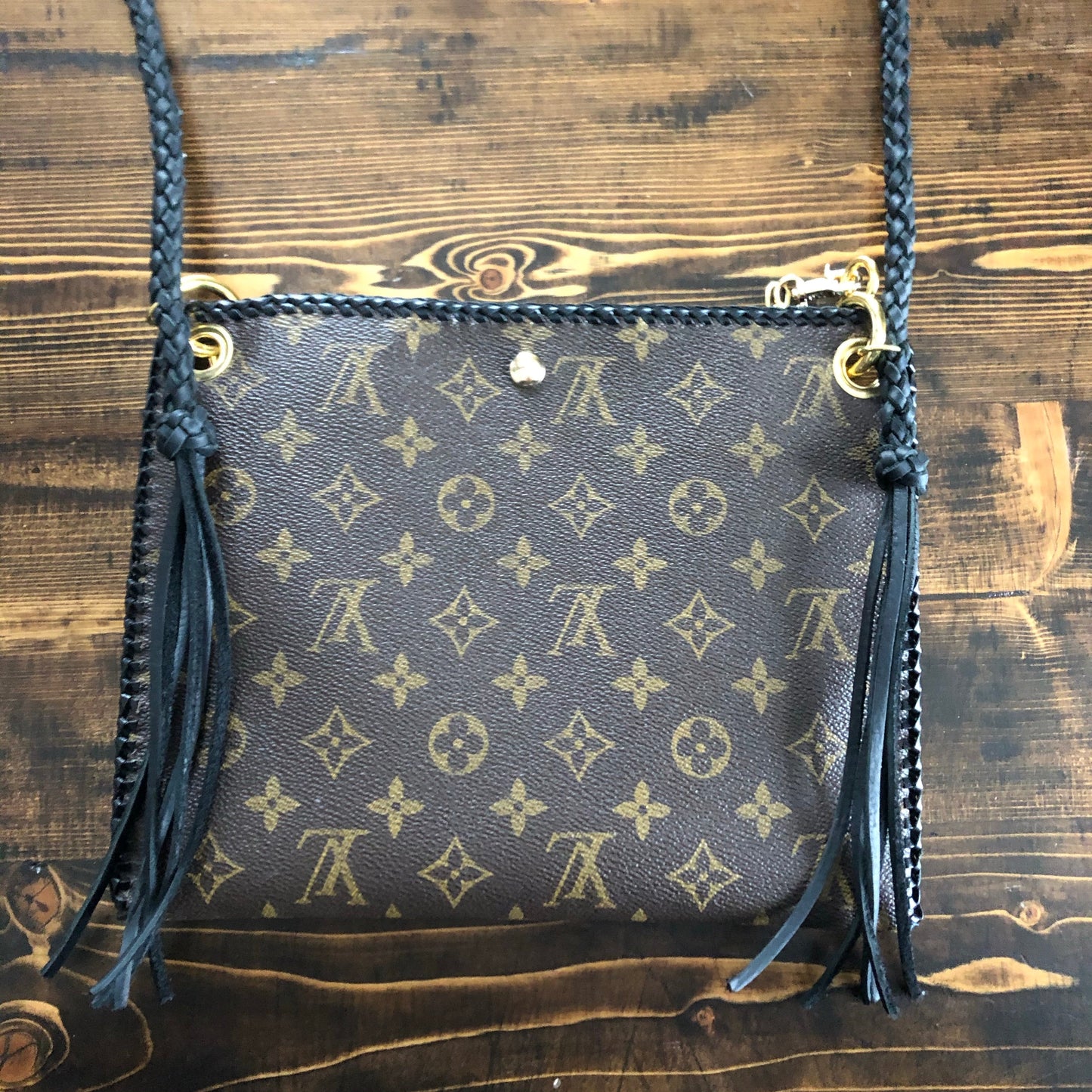 The Nuthatch -Orvis bags Monogram in Black Crossbody
