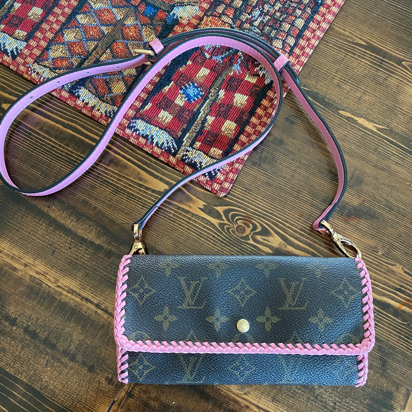 The Junco Wallet Crossbody -Orvis bags Monogram in Pink