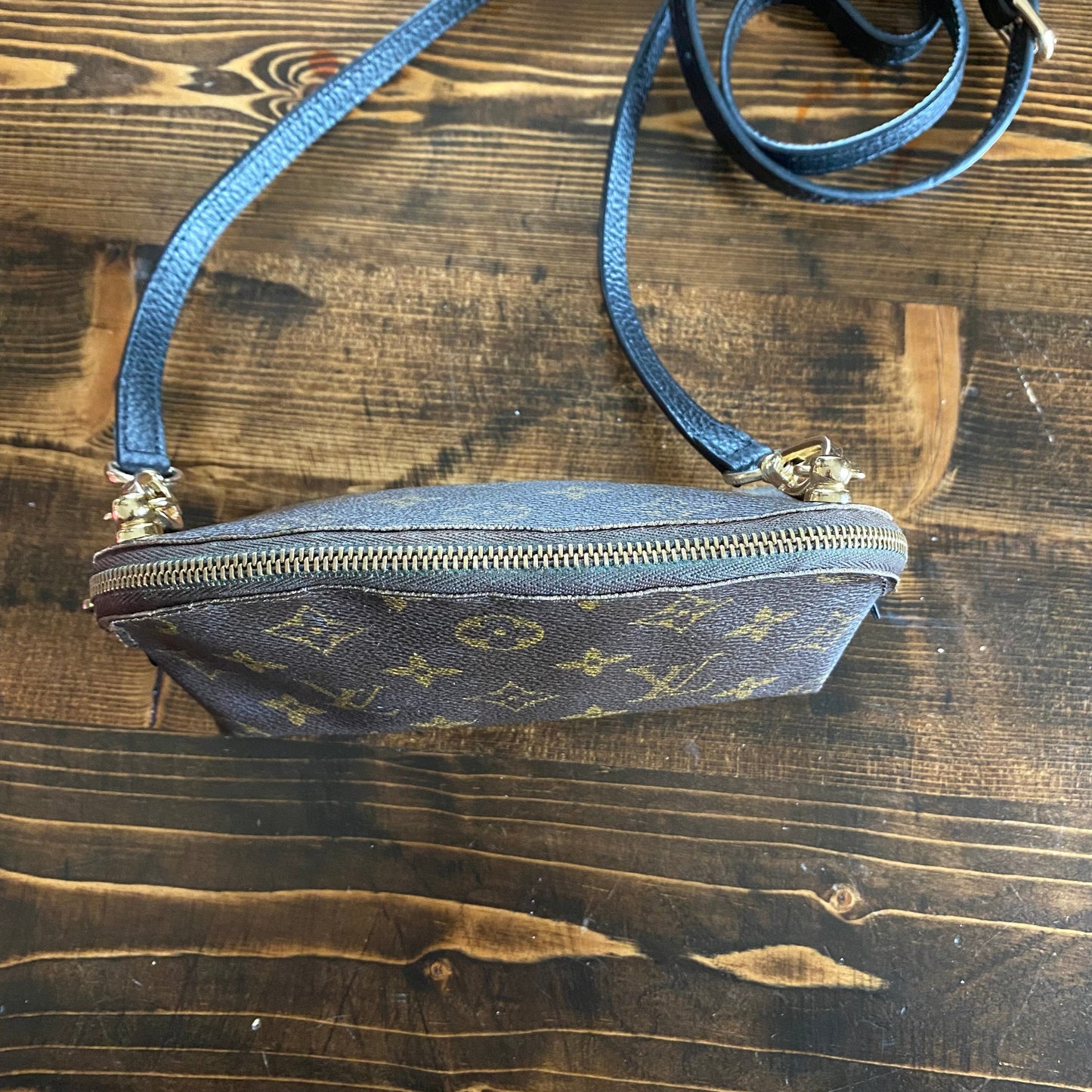 The Junco Crossbody Bag -Orvis bags Monogram in Black