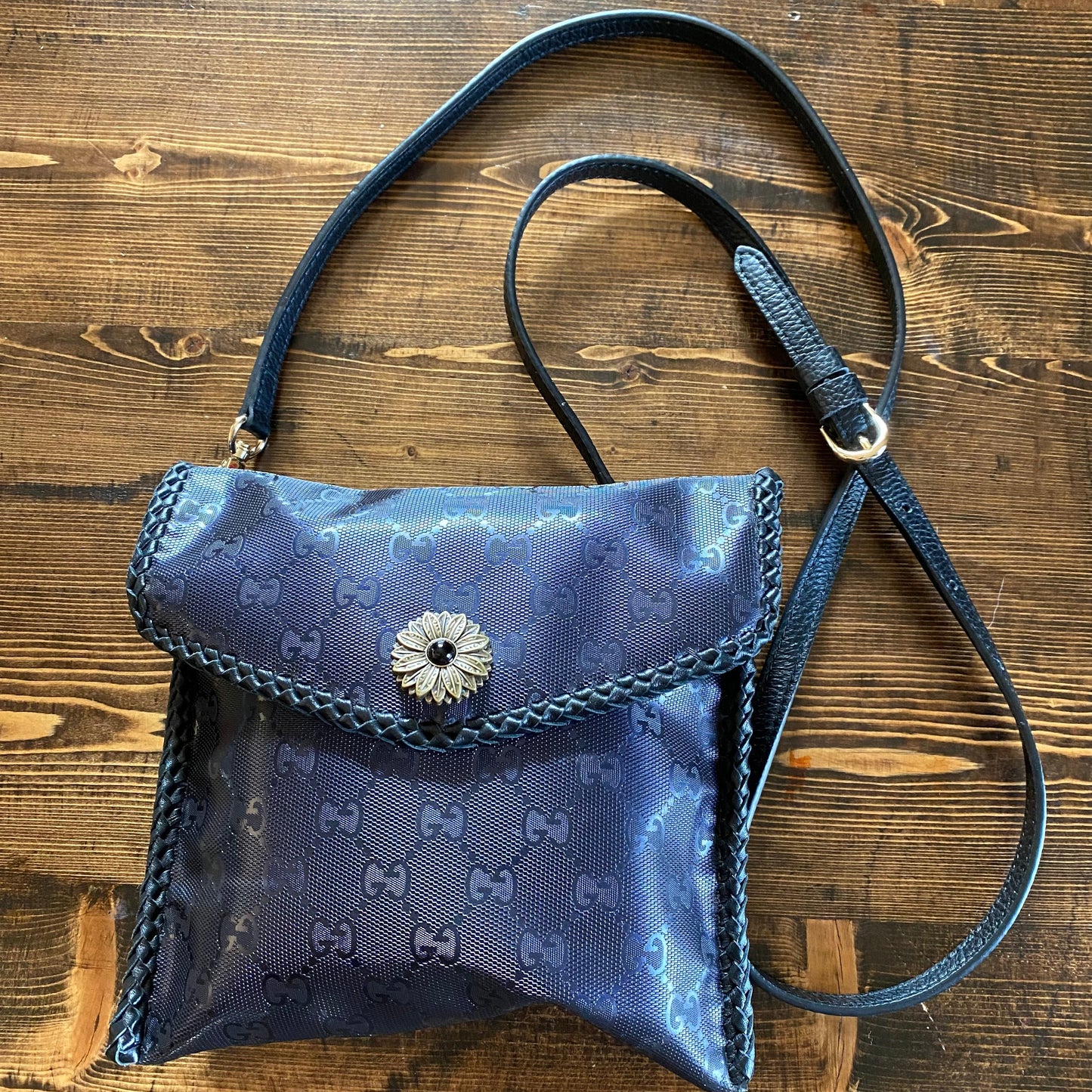 The Robin -Orvis bags GG Crossbody in Blue/Purple