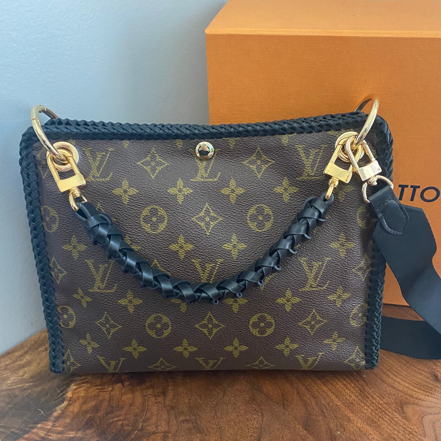 The Swan Crossbody -Orvis bags Monogram in Black