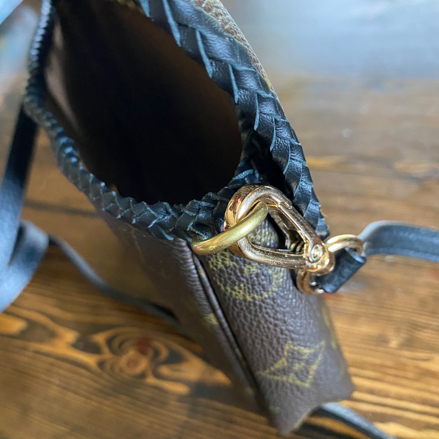 The Junco -Orvis bags Monogram in Black Crossbody Bag