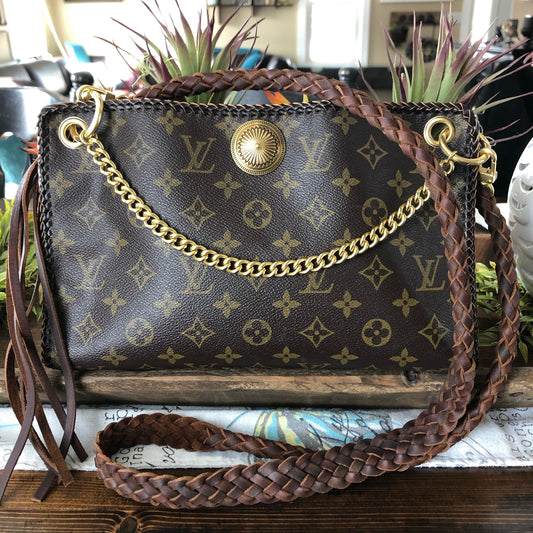 The Swan -Orvis bags Monogram Golden Crossbody