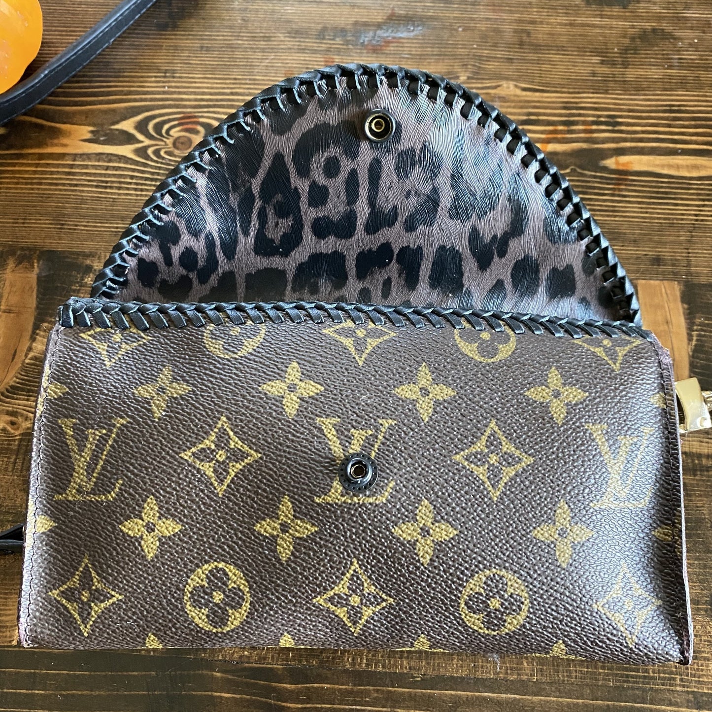 The Junco -Orvis bags Monogram in Black Crossbody Bag