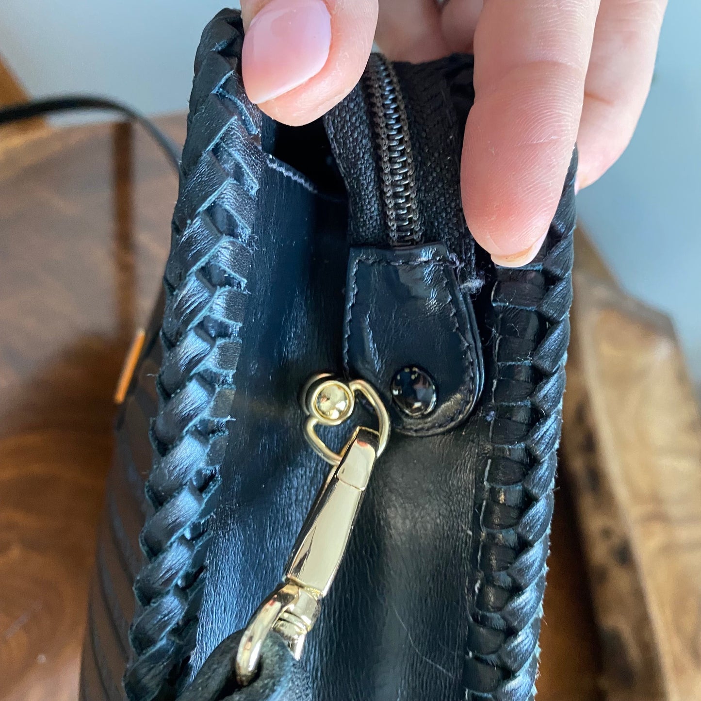 The Swan Crossbody -Orvis bags Valentino in Black