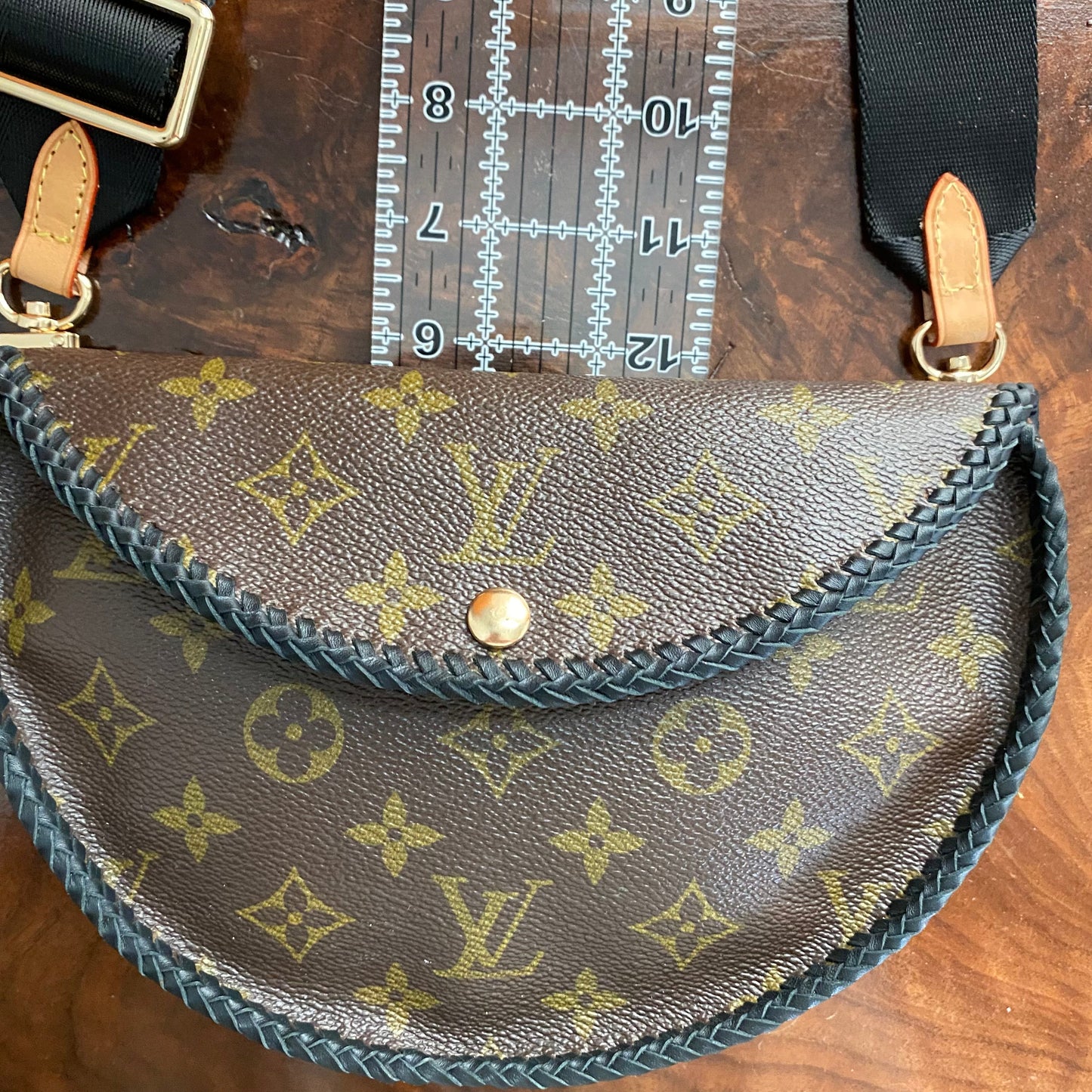The Dove -Orvis bags Monogram in Black Sling/Crossbody/Shoulder Bag