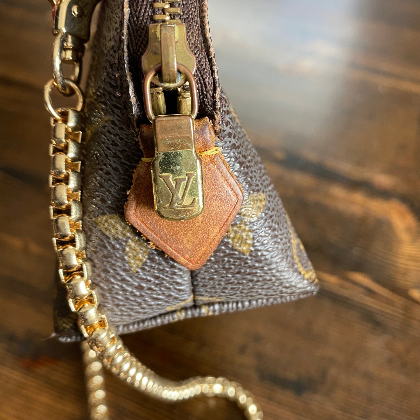 The Junco Crossbody Bag -Orvis bags Monogram with Heart in Gold