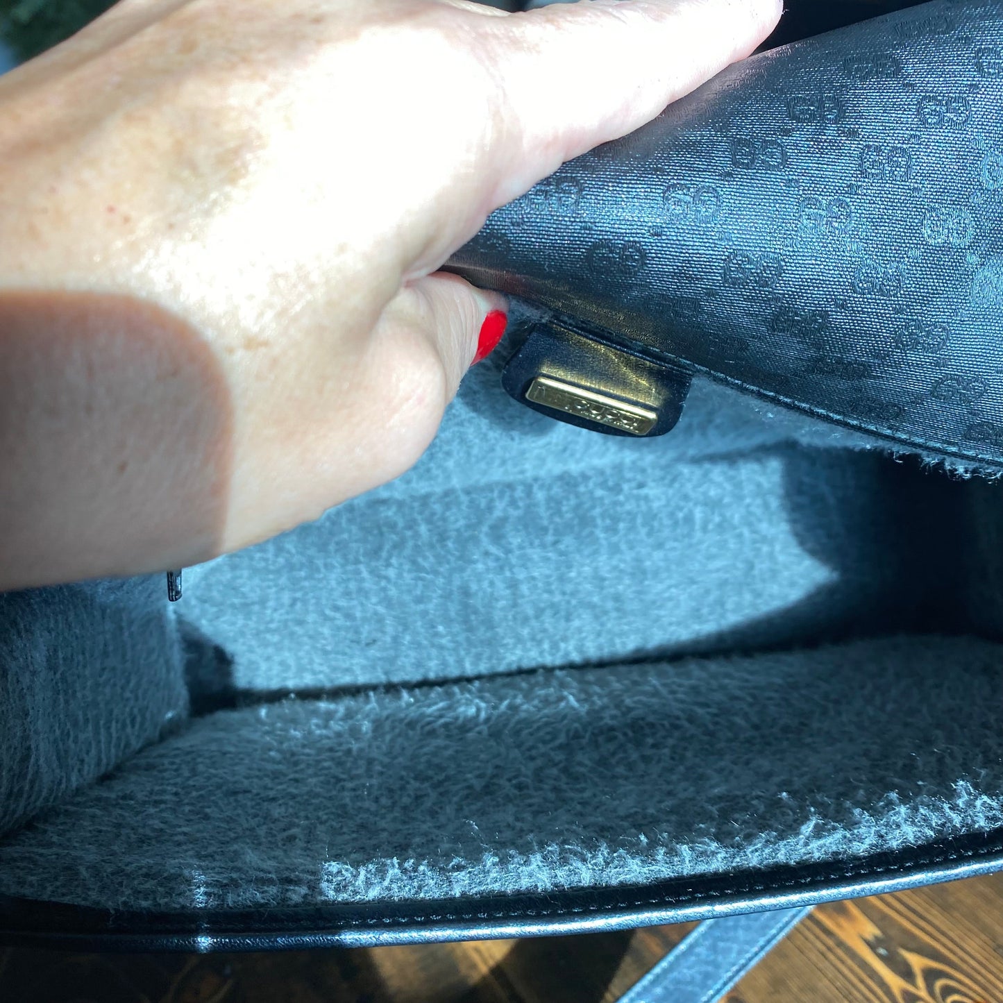 The Swift Crossbody -Orvis bags Micro GG in Black