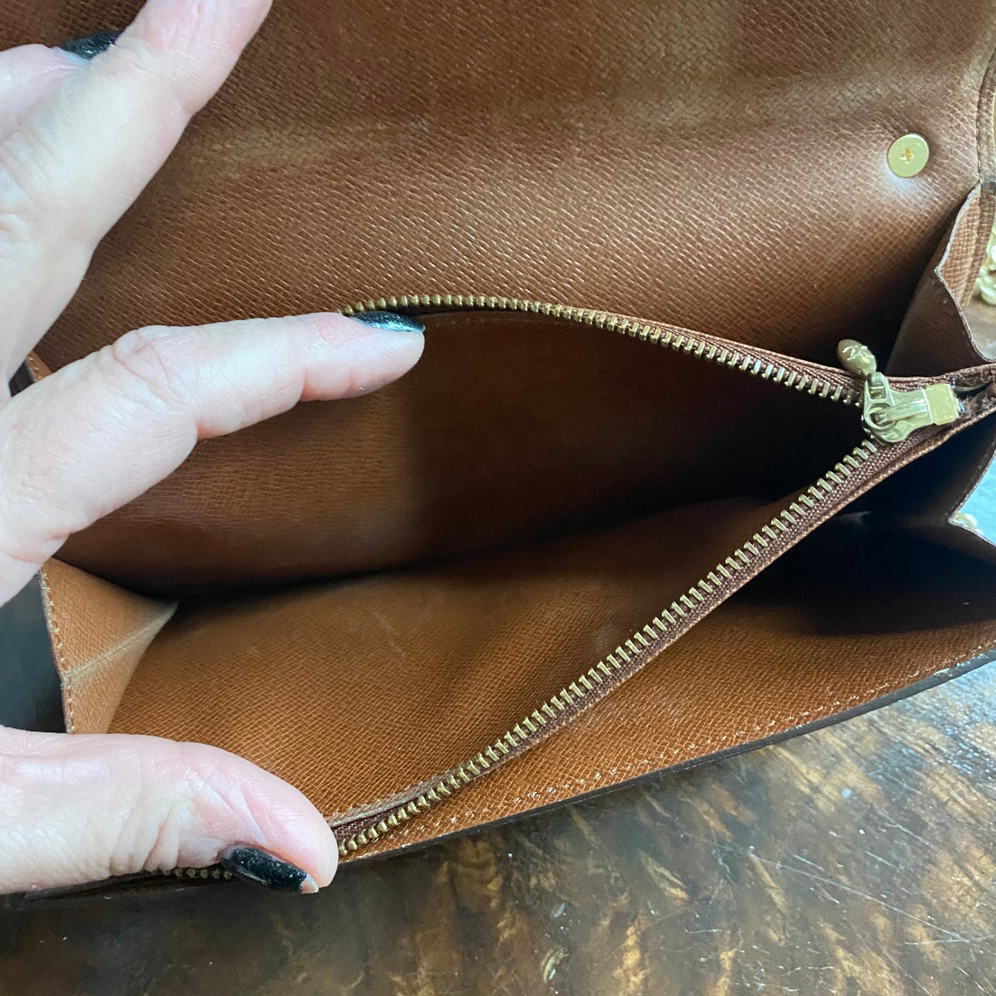 The Junco Wallet Crossbody -Orvis bags Monogram with Heart Chain