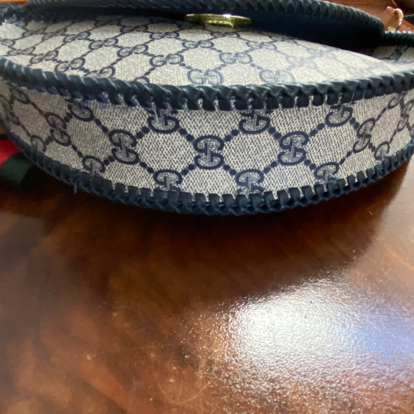 The Dove -Orvis bags Gucci Crossbody in Navy