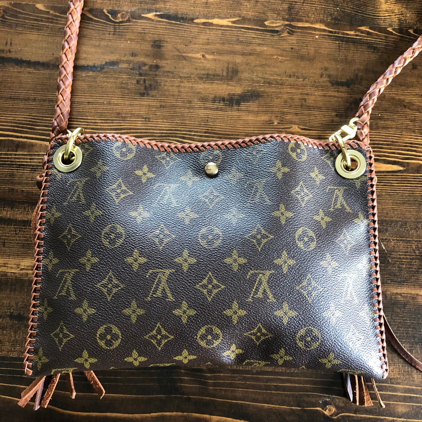 The XL Nuthatch -Orvis bags Monogram in Caramel Crossbody