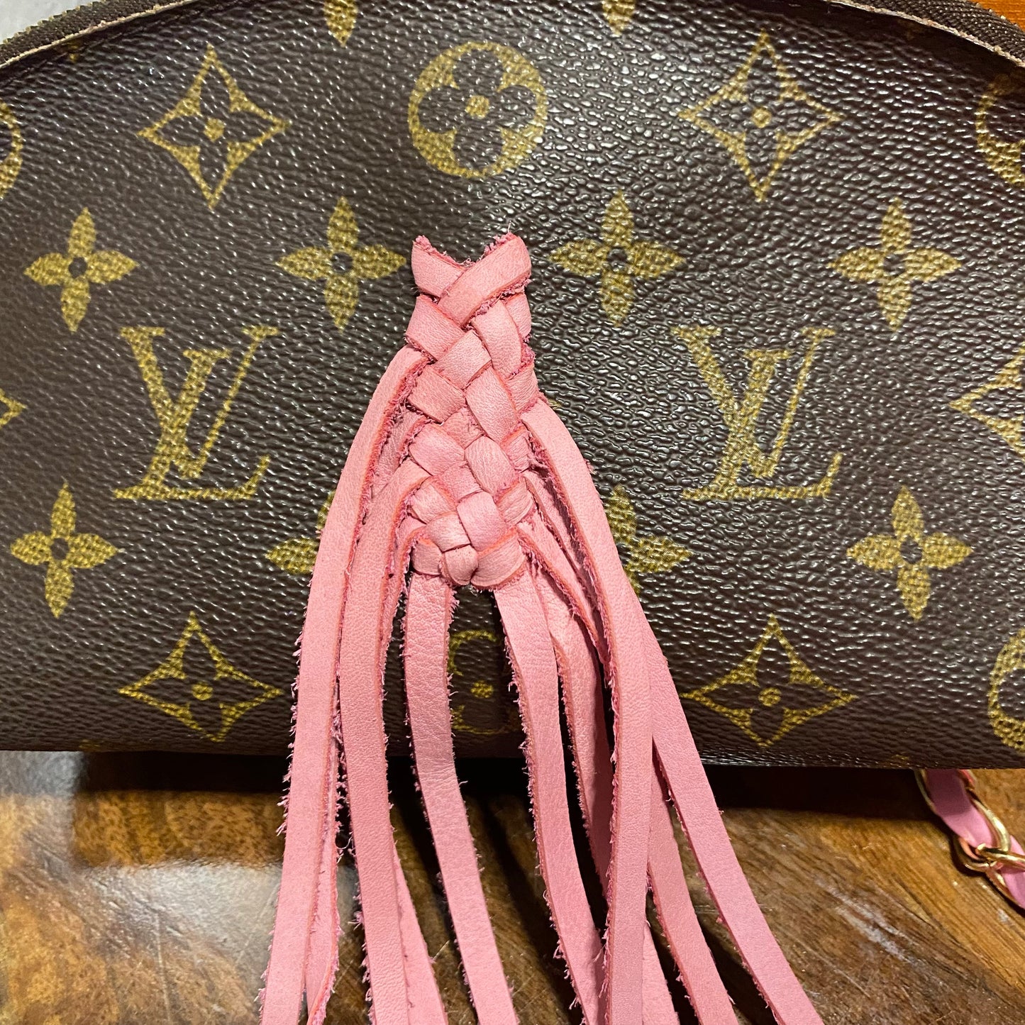 The Junco Crossbody Bag -Orvis bags Monogram in Pink Fringe