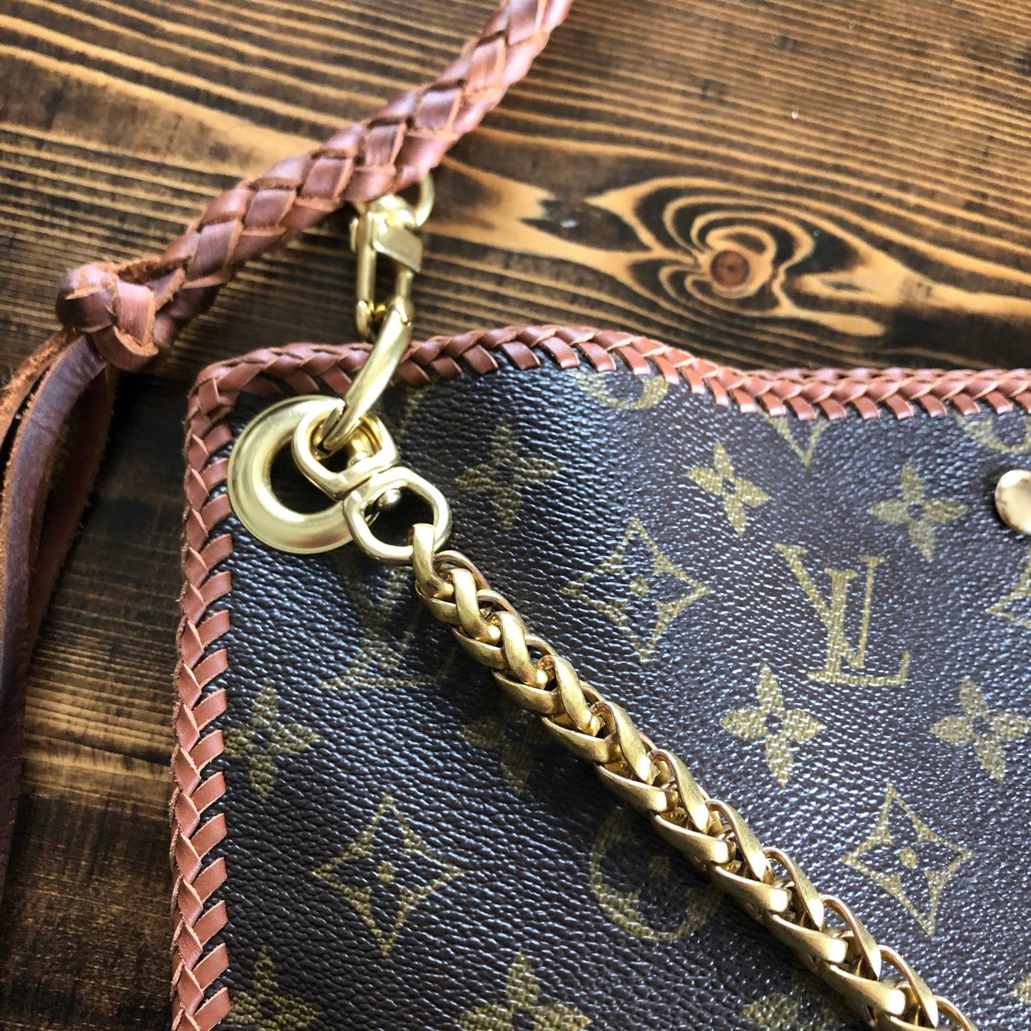 The XL Nuthatch -Orvis bags Monogram in Caramel Crossbody