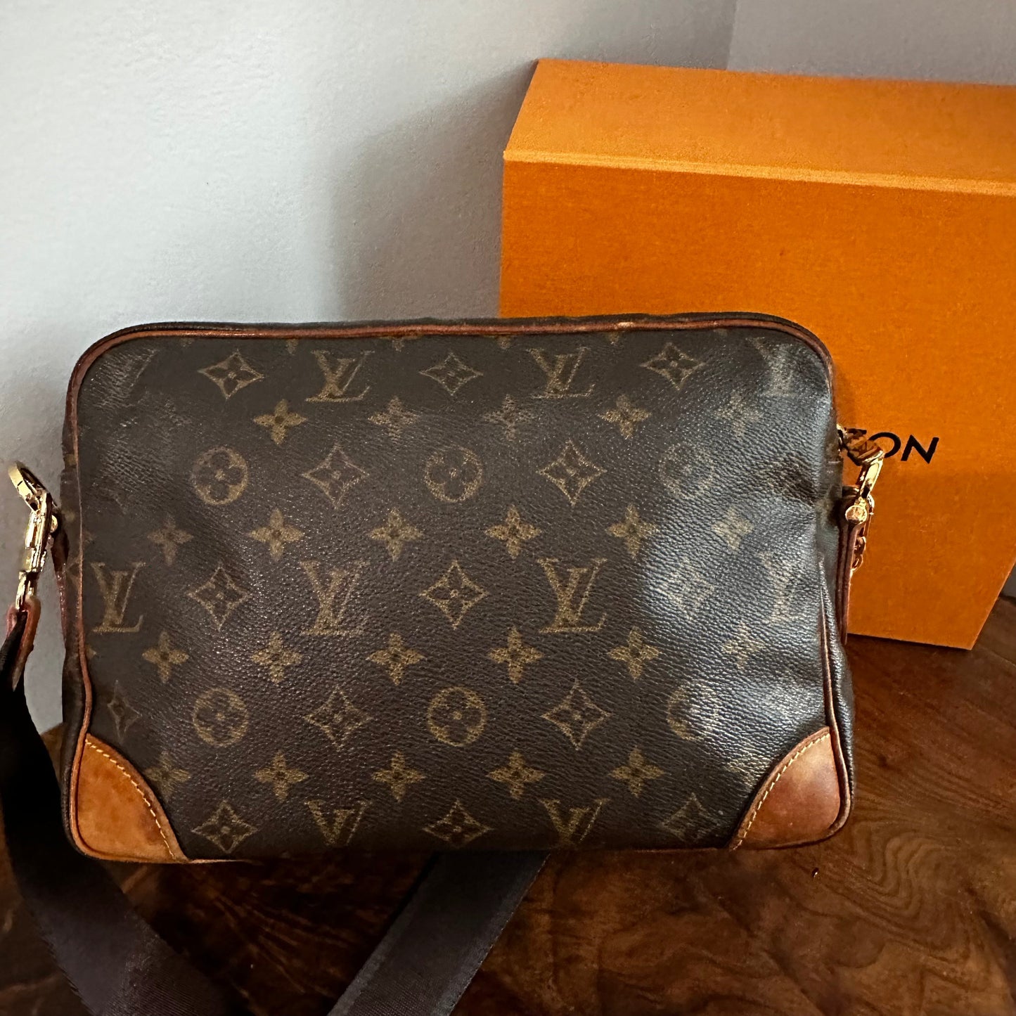 The Chat Crossbody -Orvis bags Monogram in Tan