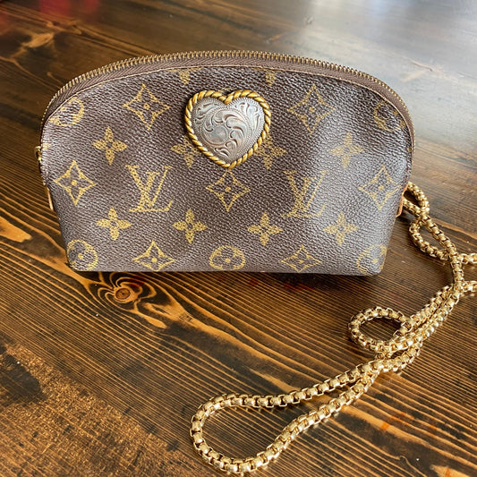 The Junco Crossbody Bag -Orvis bags Monogram with Heart in Gold