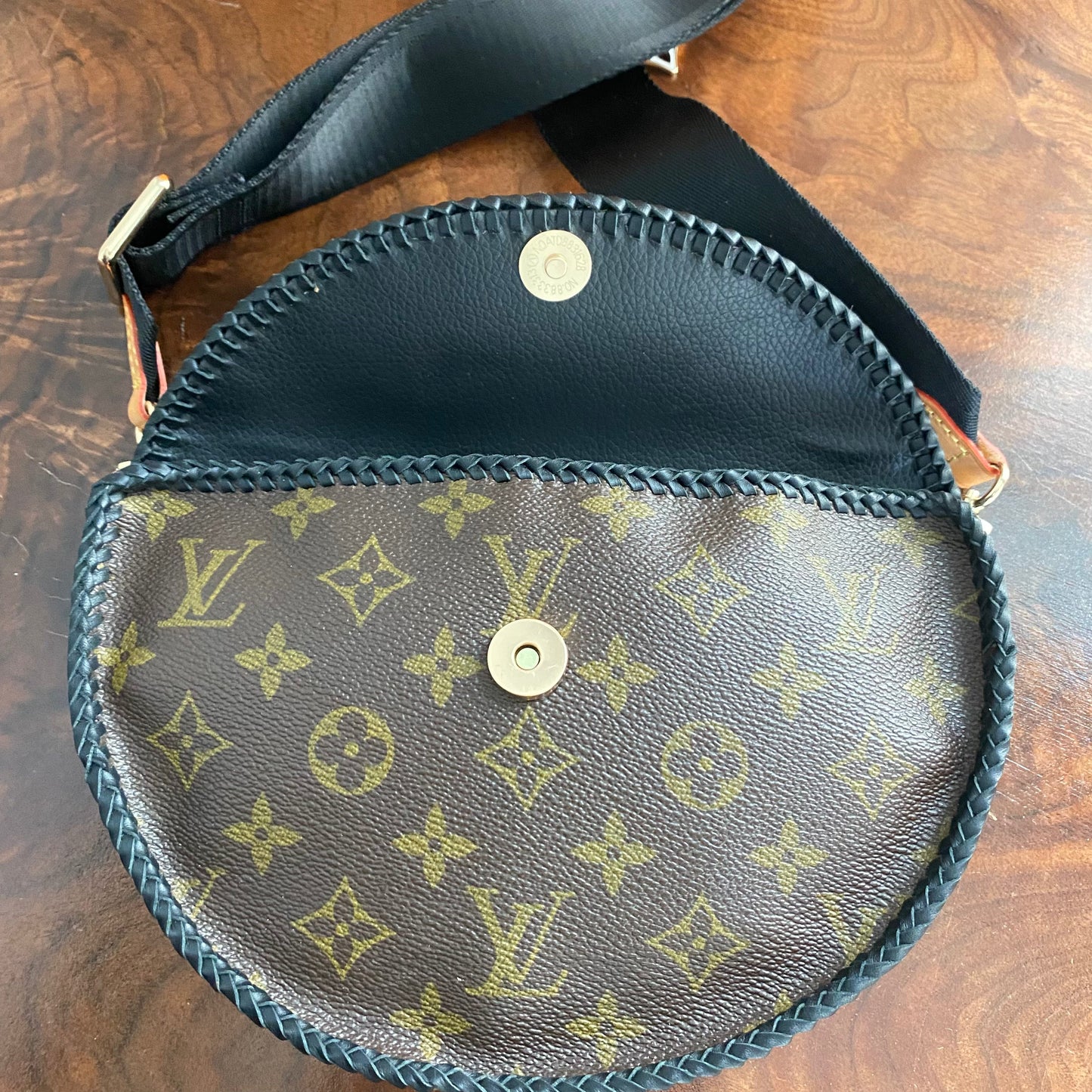 The Dove -Orvis bags Monogram in Black Sling/Crossbody/Shoulder Bag