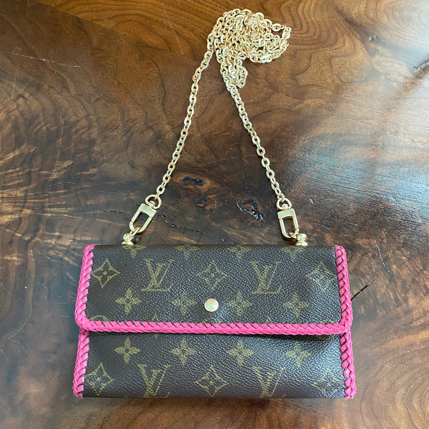 The Junco Wallet Crossbody -Orvis bags Monogram in Hot Pink