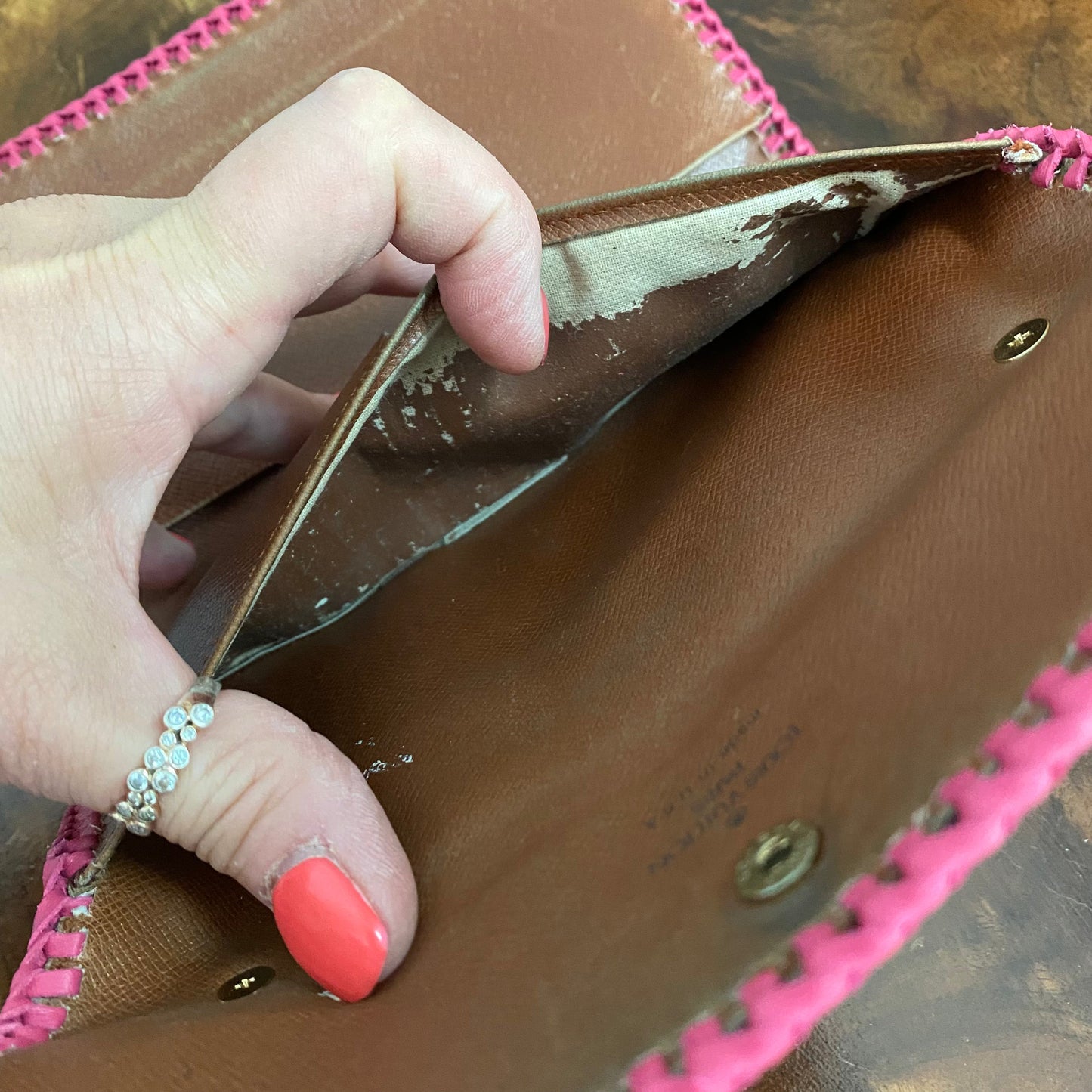 The Junco Wallet Crossbody -Orvis bags Monogram in Hot Pink
