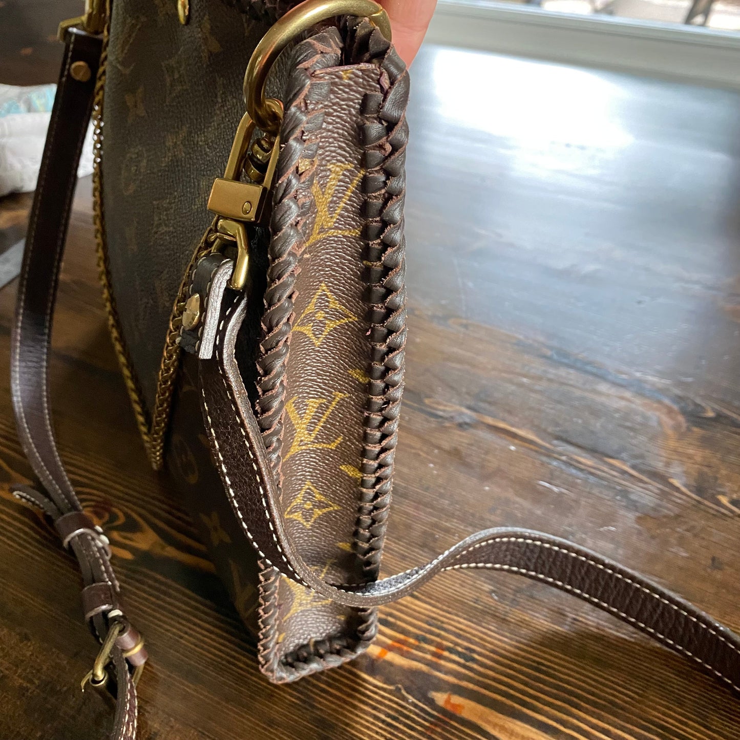 The Swan -Orvis bags Monogram Crossbody