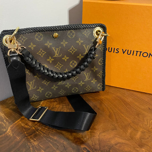 The Swan -Orvis bags Monogram in Black Crossbody