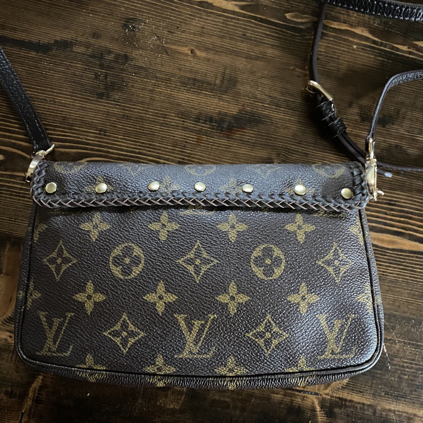 The Junco -Orvis bags Monogram in Brown Crossbody Bag