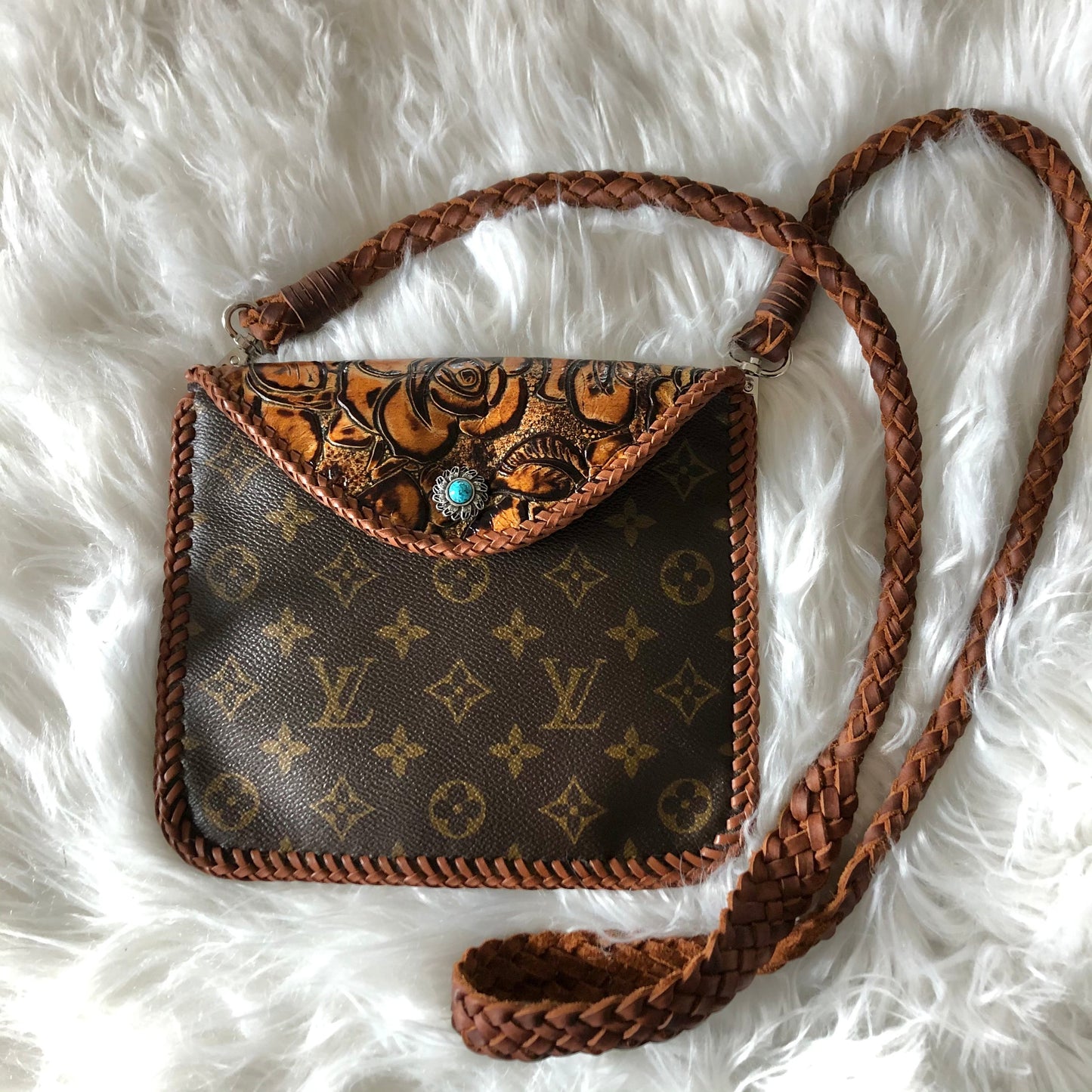 The Falcon with Back Pocket - CaramelOrvis bags Wristlet/Crossbody/Clutch