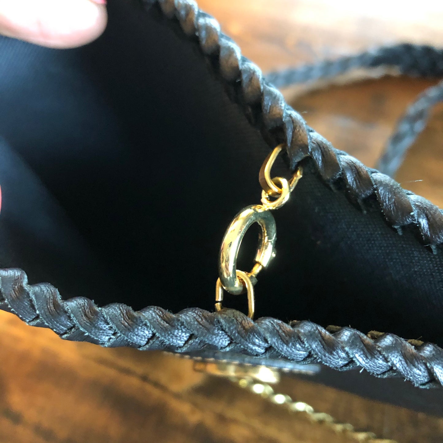 The XL Nuthatch - BlackOrvis bags Micro GG Crossbody