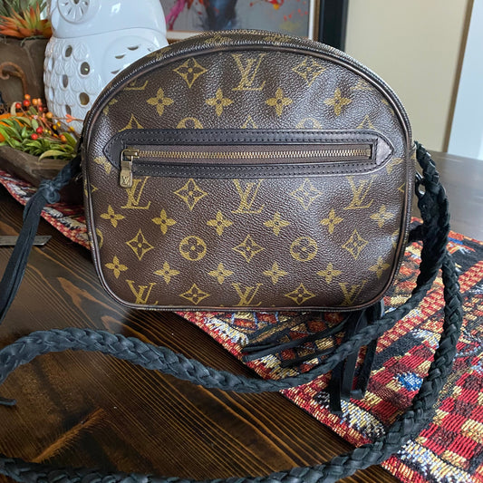 The Cockatiel -Orvis bags Monogram in Black Crossbody