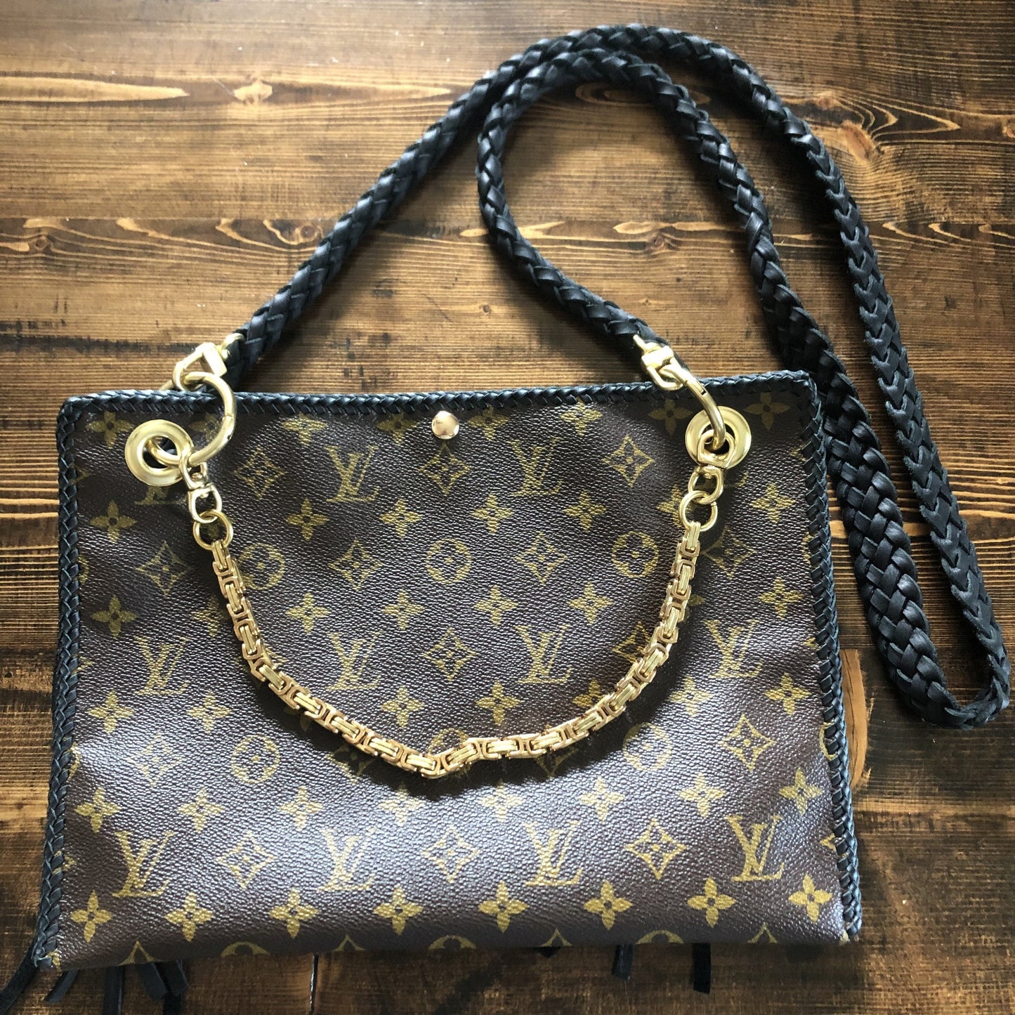 The XL Nuthatch -Orvis bags Monogram in Black Crossbody