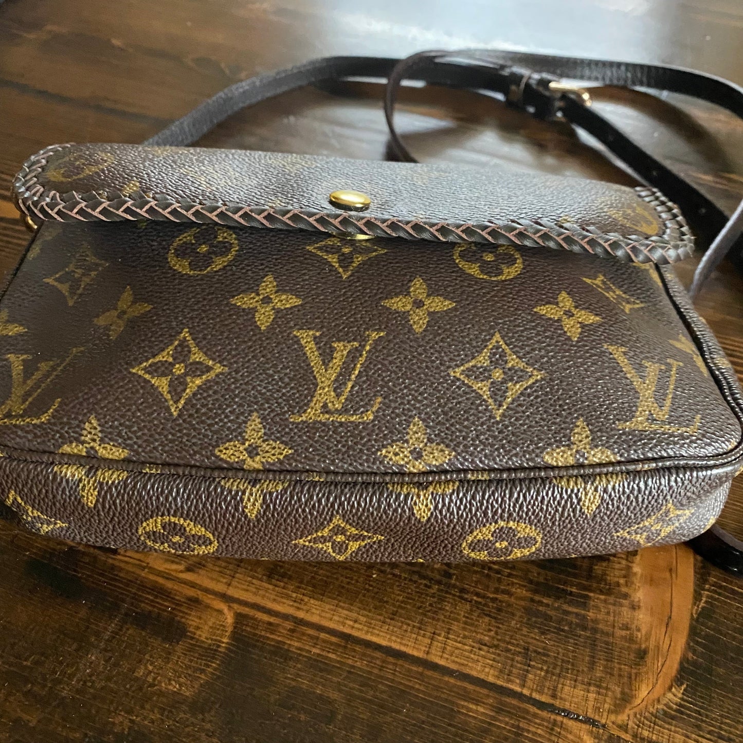 The Junco -Orvis bags Monogram in Brown Crossbody Bag
